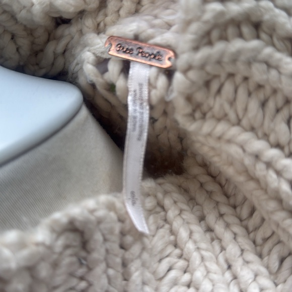 FREE PEOPLE CREAM CHUNKY KNIT COWL NECK SWEATER -S -🤩 - Picture 8 of 9